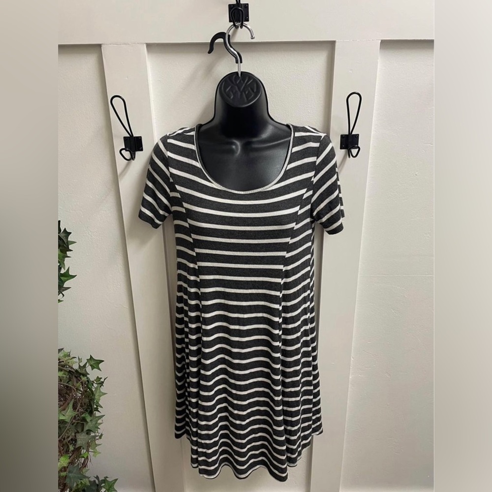Heart Hips Grey White Striped T-shirt Dress Size Small Short Sleeve